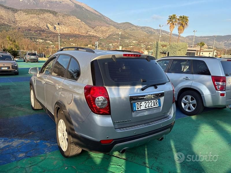 Usata Chevrolet Captiva 150 CV (110 kW) 2007 Grigio SUV