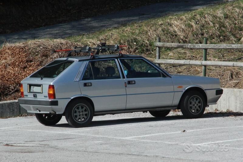 Usata Lancia Delta 78 CV (57 kW) 1987 Grigio Utilitaria
