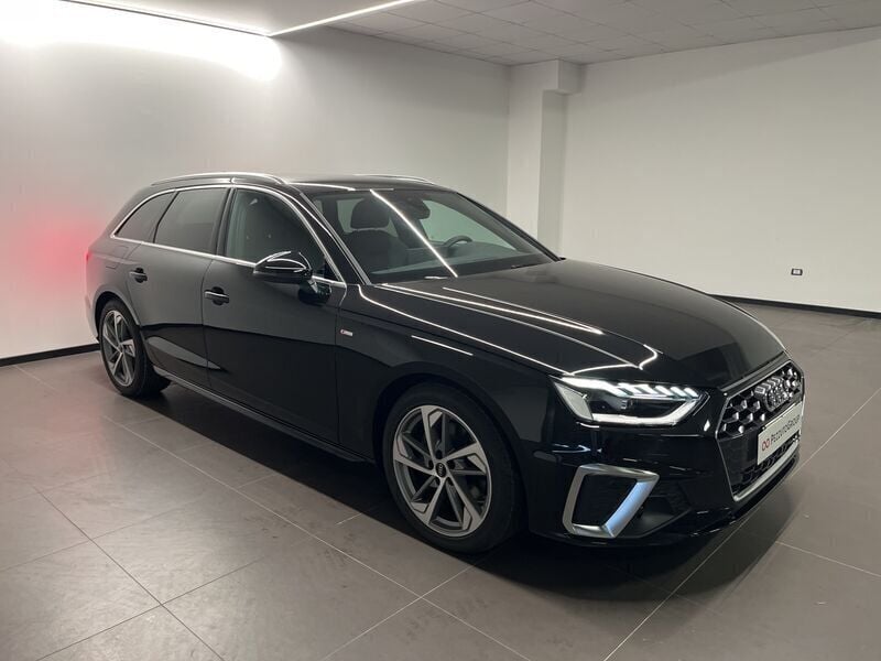 Nuevo Audi A4 Comfort 163 CV (119 kW) 2025 Negro Familiar
