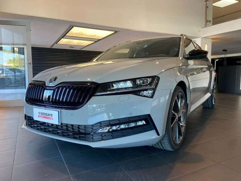 Grigio Usata 2024 Skoda Superb SportLine Station wagon | 39.339 € (Molto cara) - Immagine 1/4