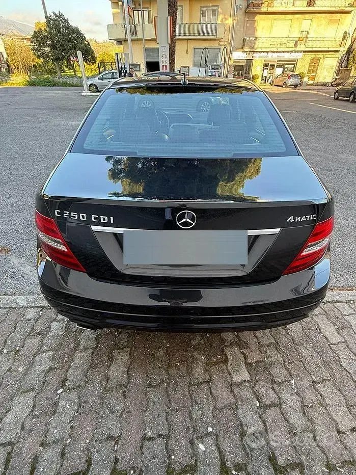 Usata Mercedes C250 204 CV (150 kW) 2012 Grigio Berlina