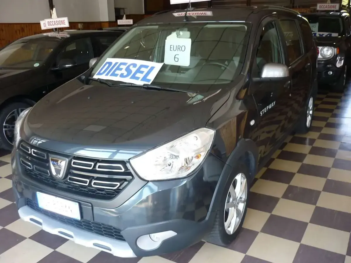 Usata Dacia Lodgy Stepway 116 CV (85 kW) 2022 Grigio Monovolume