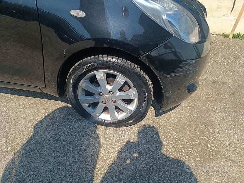 Usata Toyota Yaris Sol 90 CV (66 kW) 2007 Nero Utilitaria