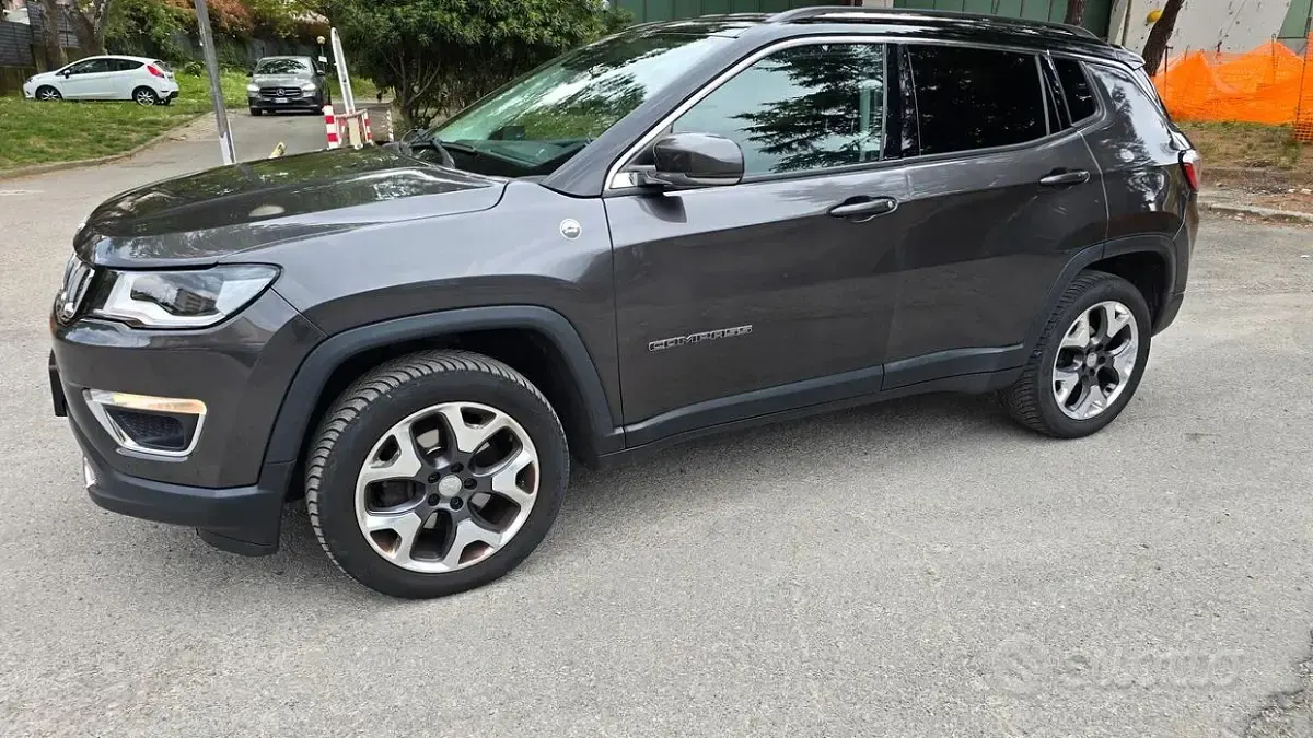 Käytetty Jeep Compass Opening Edition 140 HP (102 kW) 2017 Harmaa Katumaasturi
