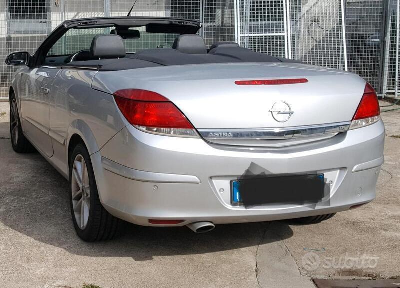 Usato 2007 Opel Astra Cabriolet 1.8 Benzin 116 CV (5.000 €)