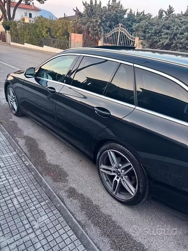 Usata Mercedes E220 2022 Nero Station wagon