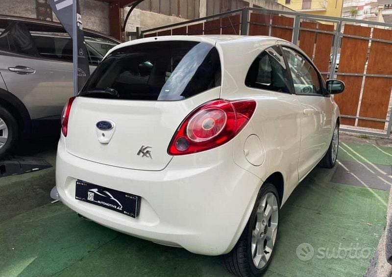 Usata Ford Ka 69 CV (50 kW) 2010 Bianco Berlina