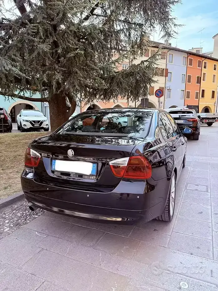 Usata BMW 120 Performance 163 CV (119 kW) 2006 Nero Utilitaria
