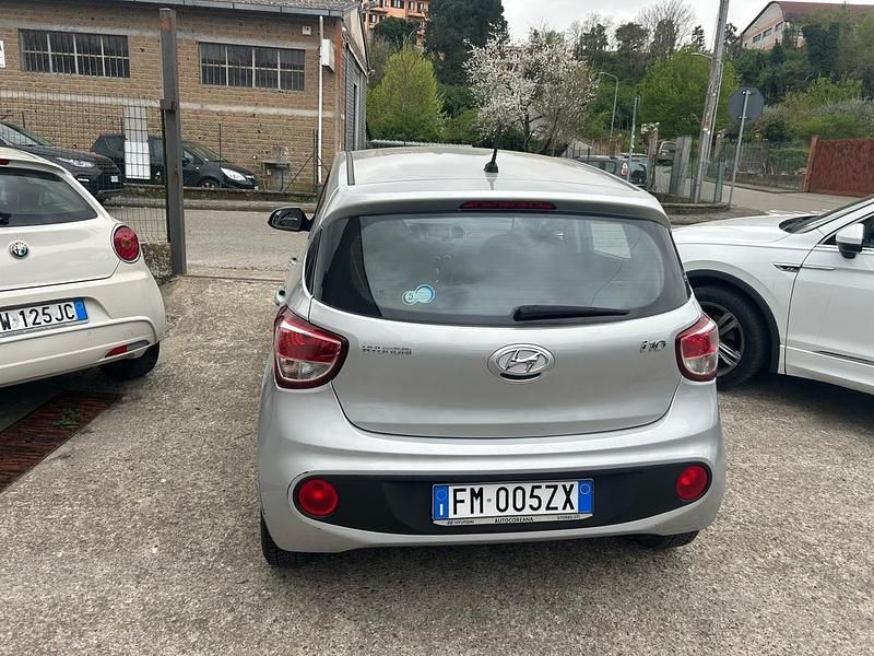 Brugt Hyundai i10 Comfort 69 HK (50 kW) 2018 Sølv Hatchback