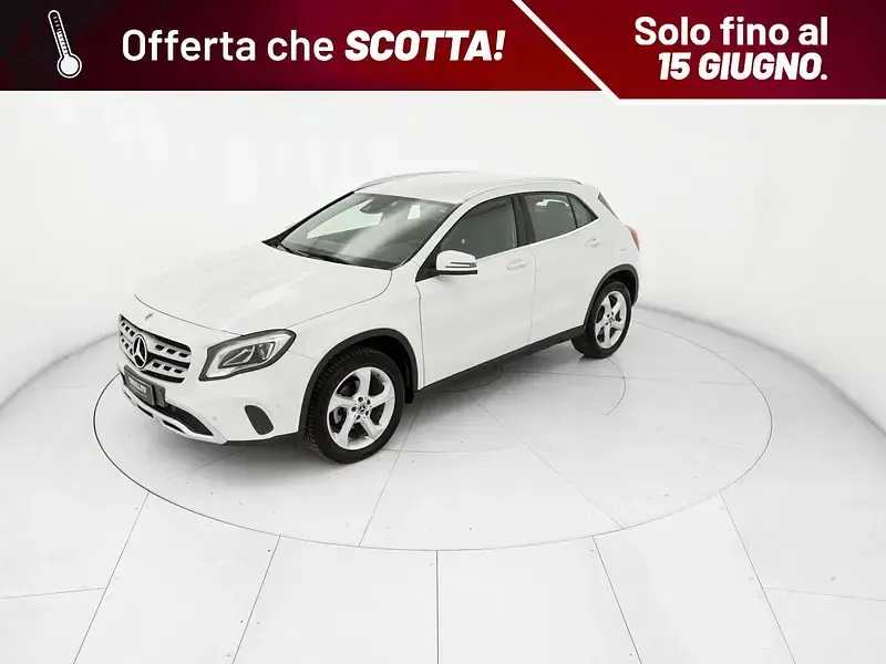 Usata Mercedes GLA200 136 CV (100 kW) 2017 Bianco SUV