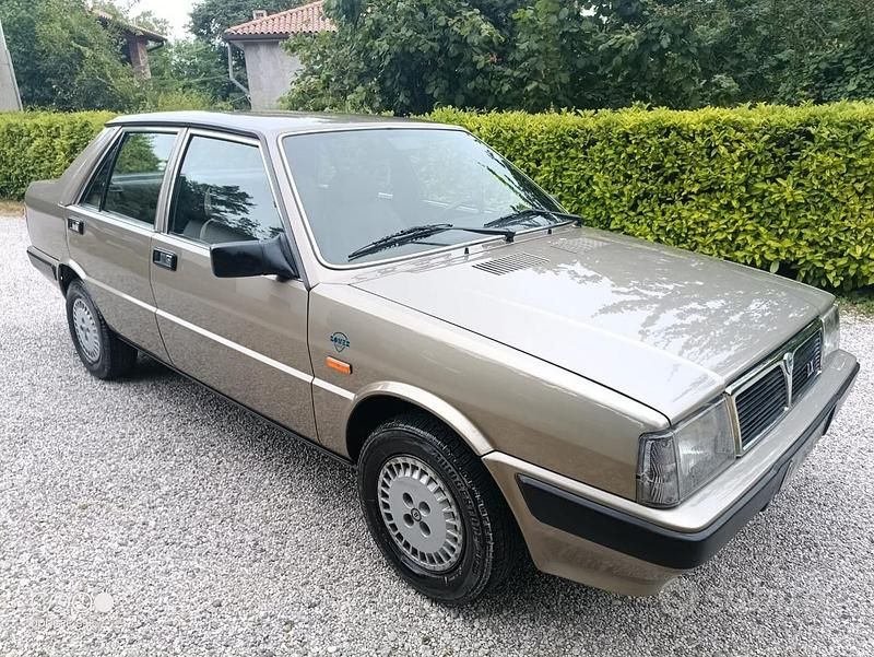 Usata Lancia Prisma 85 CV (62 kW) 1988 Grigio Berlina