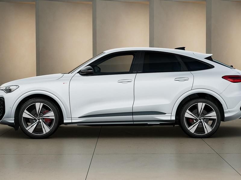 Nuova Audi Q5 Sportback S-Line 204 CV (150 kW) 2026 Bianco ghiacciaio metallizzato SUV