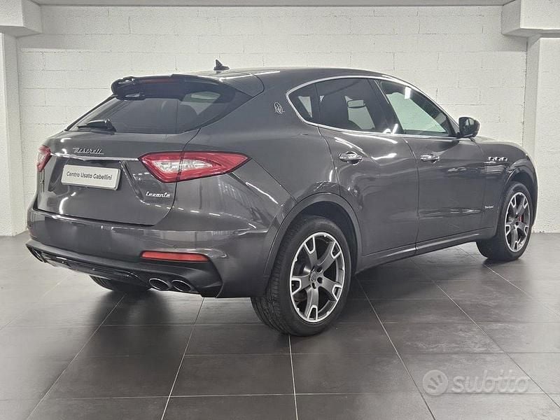 Usata Maserati Levante 350 CV (257 kW) 2018 Grigio SUV