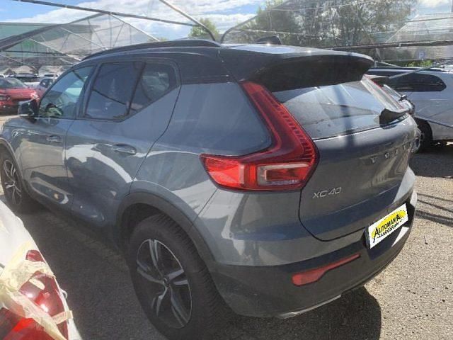 Usata Volvo XC40 Business Edition 150 CV (110 kW) 2020 Grigio SUV