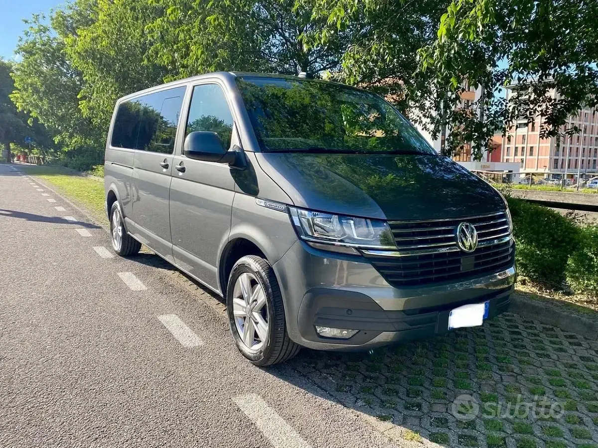 Usata VW Caravelle 150 CV (110 kW) 2020 Grigio Furgone