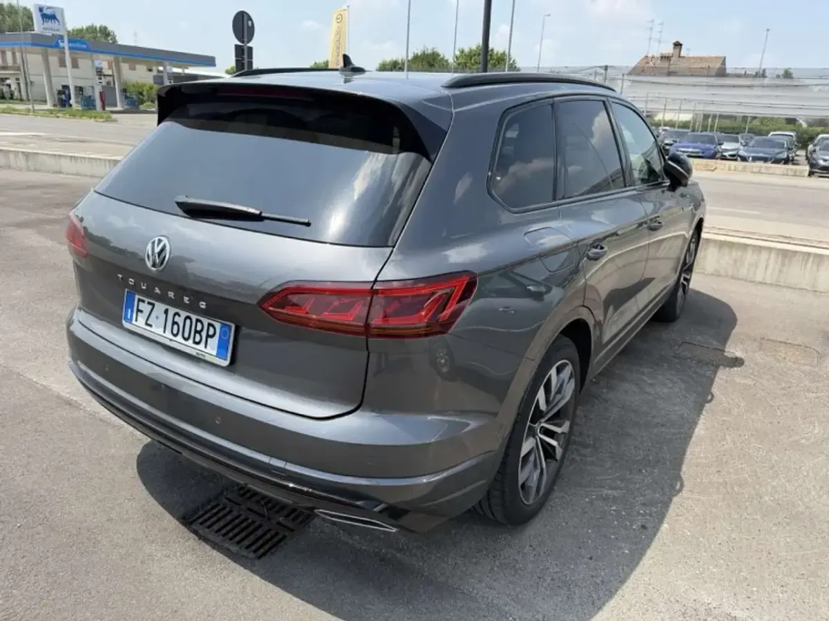 Usata VW Touareg Style 231 CV (169 kW) 2019 Grigio SUV