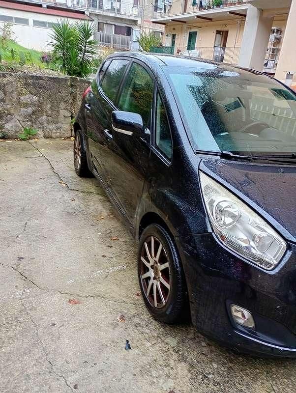 Usata Kia Venga 90 CV (66 kW) 2011 Utilitaria