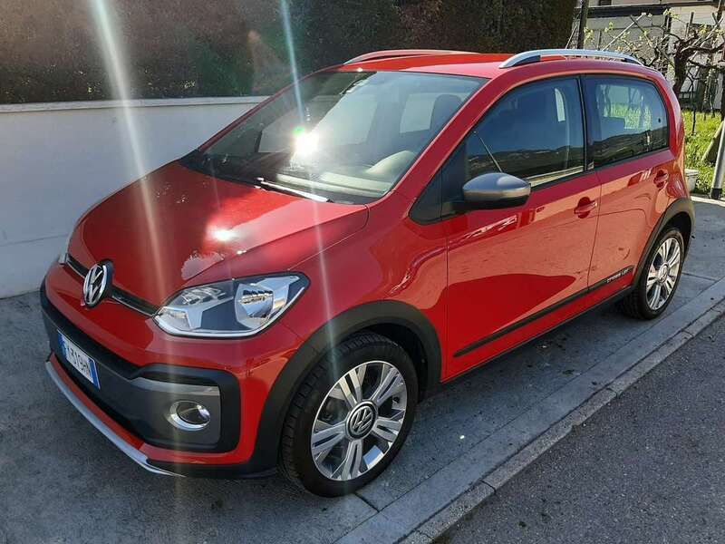 Rosso Usata 2019 VW cross up! Due volumi | 9900 € - Immagine 1/4