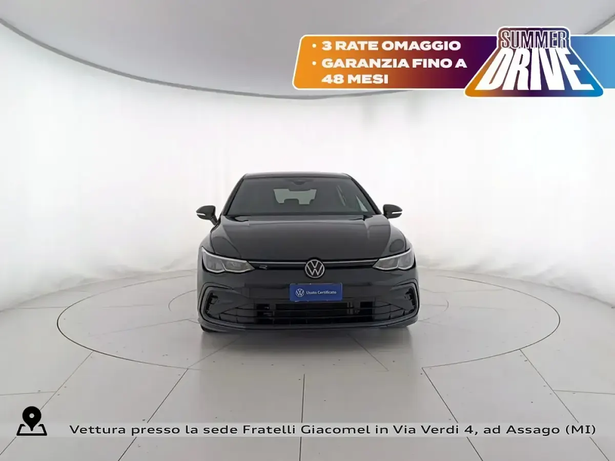 Usata VW Golf VIII R-line 131 CV (96 kW) 2024 0e grenadill black metallizzato Berlina