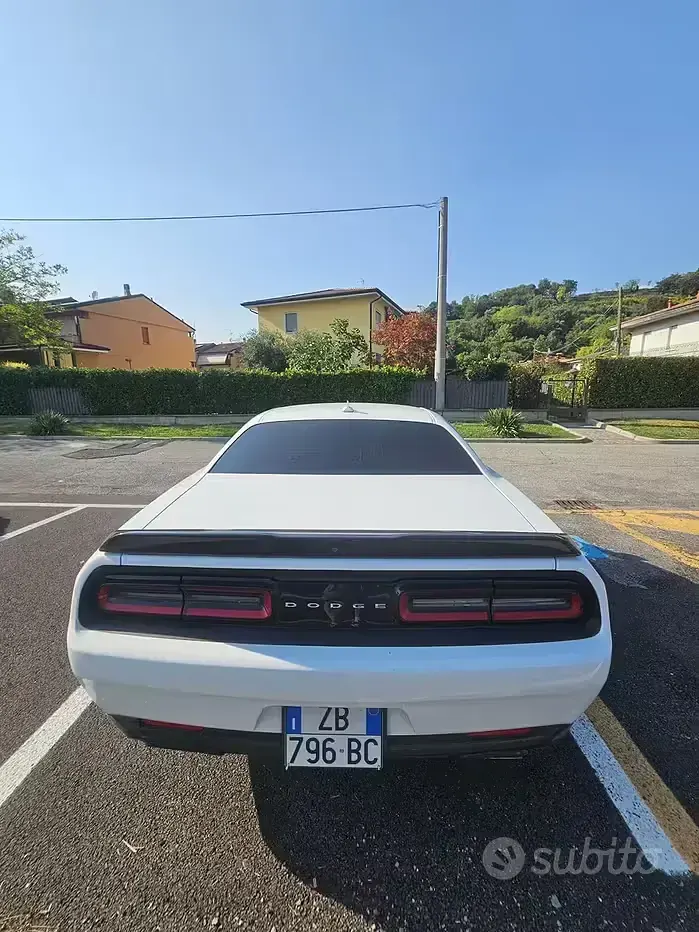 Usata Dodge Challenger 372 CV (273 kW) 2019 Bianco Coupé