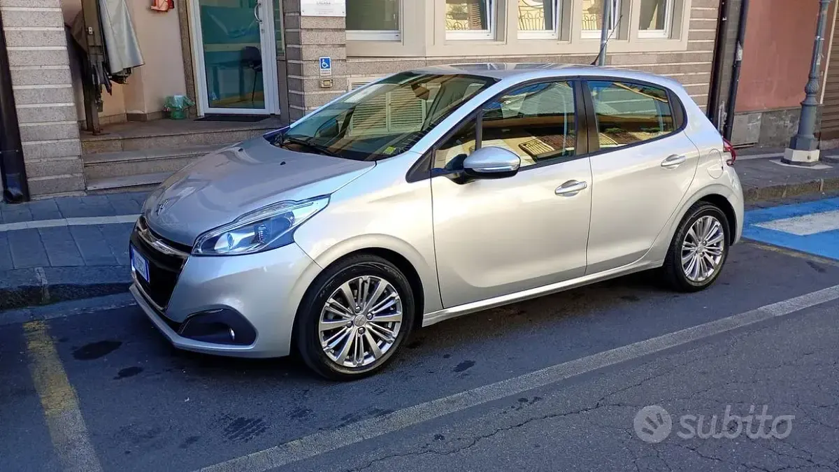 Usata Peugeot 208 120 CV (88 kW) 2018 Utilitaria