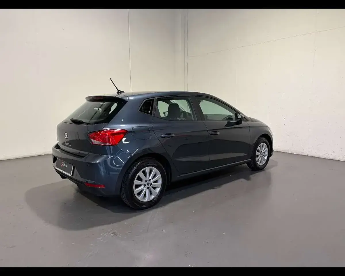 Käytetty Seat Ibiza Style 95 HP (69 kW) 2025 Harmaa Sedan