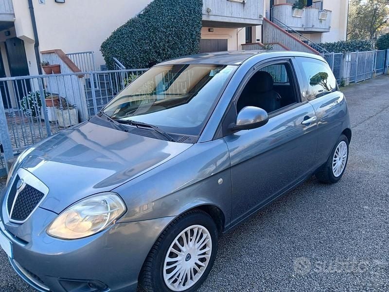 Usata Lancia Ypsilon 77 CV (56 kW) 2010 Grigio Utilitaria