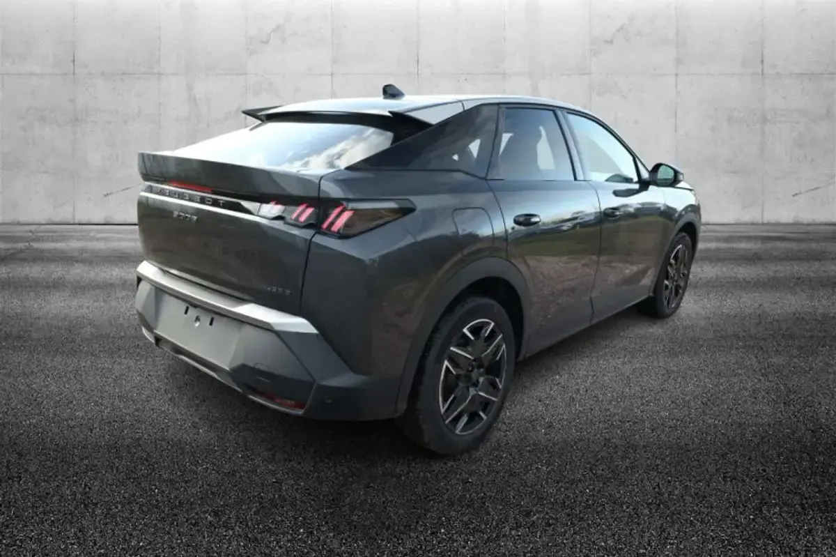 Usata Peugeot 3008 Allure 145 CV (106 kW) 2024 Grigio SUV