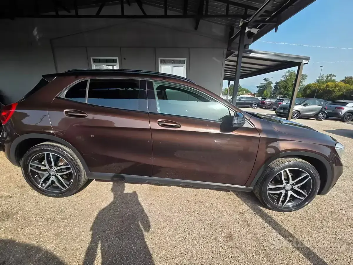 Usata Mercedes GLA200 Premium 136 CV (100 kW) 2015 Nero SUV