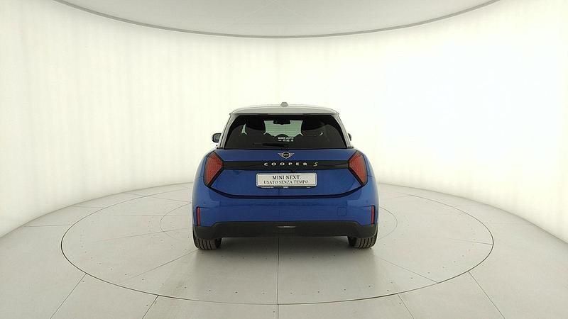 Usata Mini Cooper SE Favoured 64 kW (88 CV) 2024 Blu Utilitaria