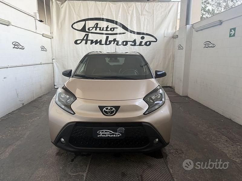 Second-hand Toyota Aygo X Lounge 72 CP (52 kW) 2023 Galben SUV