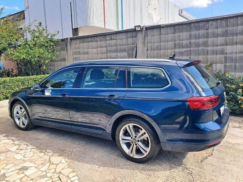 Usata VW Passat Business 120 CV (88 kW) 2019 Blu/azzurro Station wagon