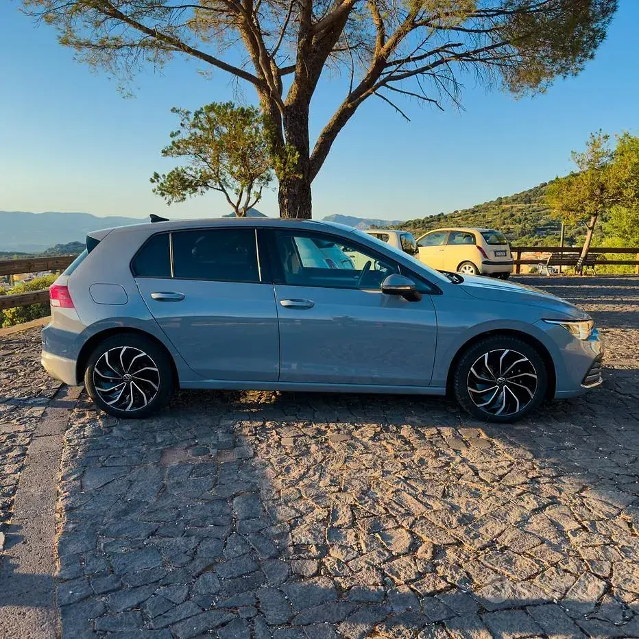 Usata VW Golf VIII Life 116 CV (85 kW) 2022 Grigio Berlina
