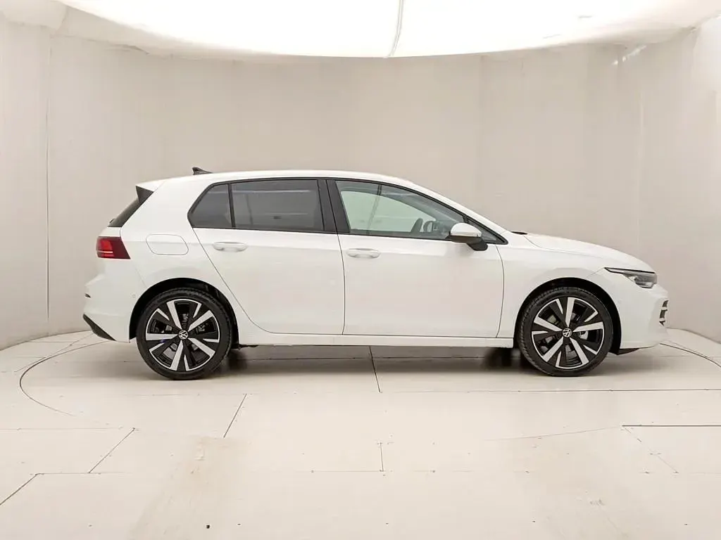 Usata VW Golf VIII Life 116 CV (85 kW) 2026 Bianco