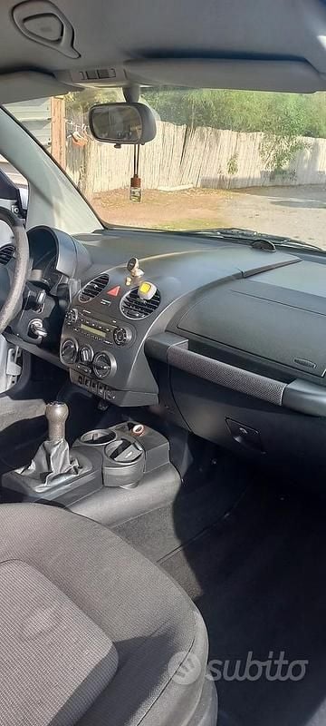 Usata VW New Beetle 105 CV (77 kW) 2010 Bianco Utilitaria