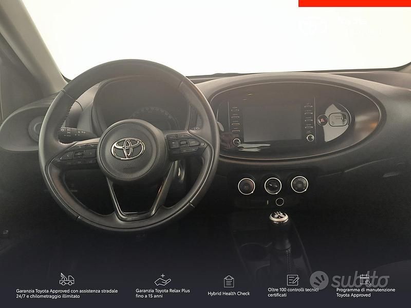 Käytetty Toyota Aygo X Active 72 HP (52 kW) 2023 Musta Katumaasturi