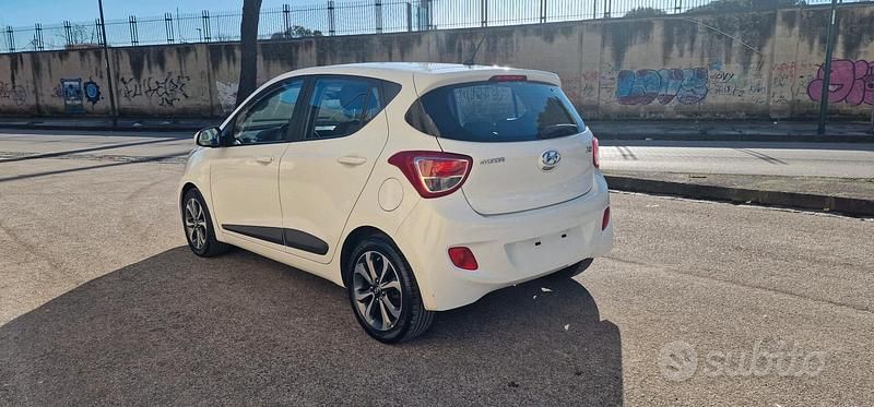 Usata Hyundai i10 67 CV (49 kW) 2014 Bianco Utilitaria