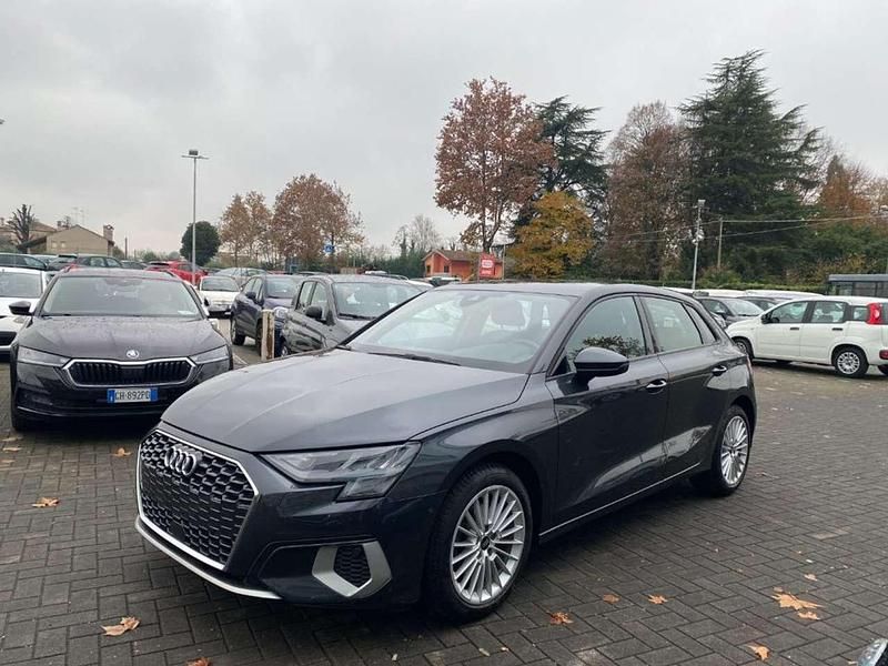 Grigio manhattan Usata 2022 Audi A3 Advanced Tre volumi | 24.800 € (Buon prezzo) - Immagine 1/3