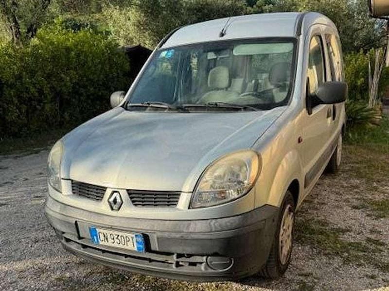 Usata Renault Kangoo 75 CV (55 kW) 2004 Argento Monovolume