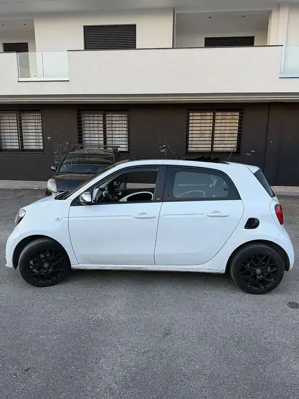 Usata Smart ForFour Passion 71 CV (52 kW) 2016 Bianco Utilitaria