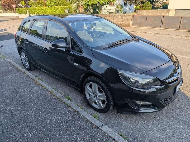 Usata Opel Astra S 110 CV (80 kW) 2015 Nero Station wagon