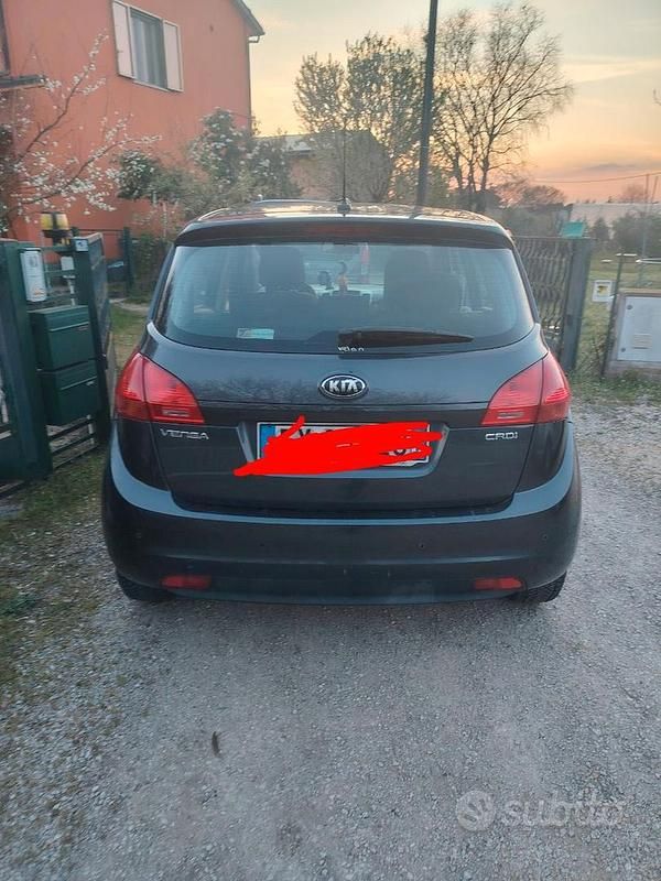 Usata Kia Venga Active 90 CV (66 kW) 2015 Grigio Utilitaria