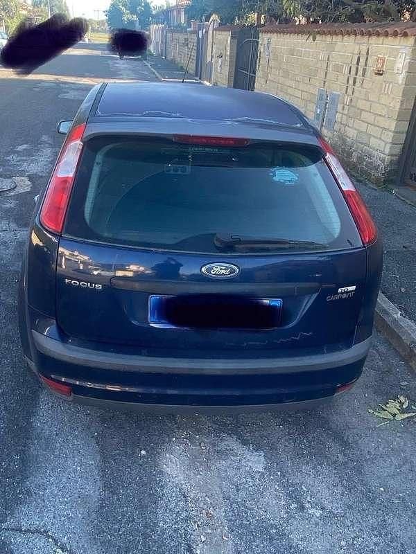 Begagnad Ford Focus 90 HK (66 kW) 2006 Blå Sedan