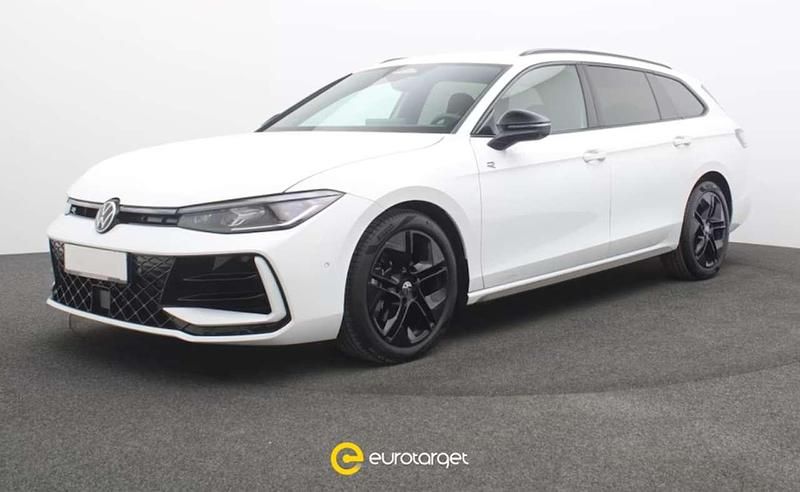 Bianco Usata 2024 VW Passat R-line Station wagon | 44.950 € (Cara) - Immagine 1/4