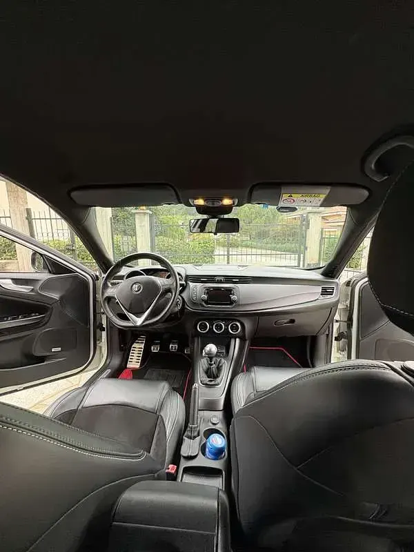 Usata Alfa Romeo Giulietta Quadrifoglio Verde 150 CV (110 kW) 2014 Bianco Utilitaria