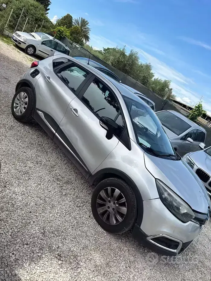 Usata Renault Captur 90 CV (66 kW) 2016 Grigio SUV