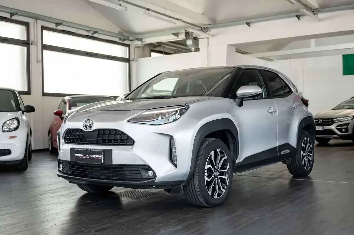 Usata Toyota Yaris Cross Trend 92 CV (67 kW) 2021 Argento SUV