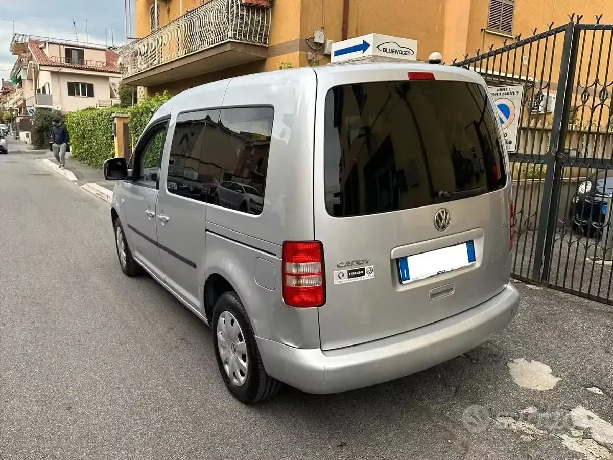 Usata VW Caddy 102 CV (75 kW) 2012 Grigio Monovolume
