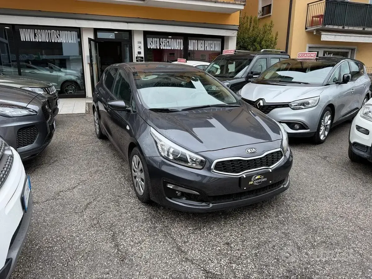 Usata Kia Ceed 110 CV (80 kW) 2017 Grigio Utilitaria