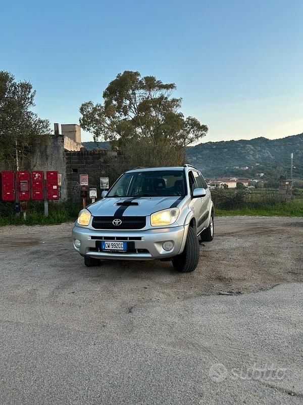 Usata Toyota RAV4 116 CV (85 kW) 2005 Grigio SUV
